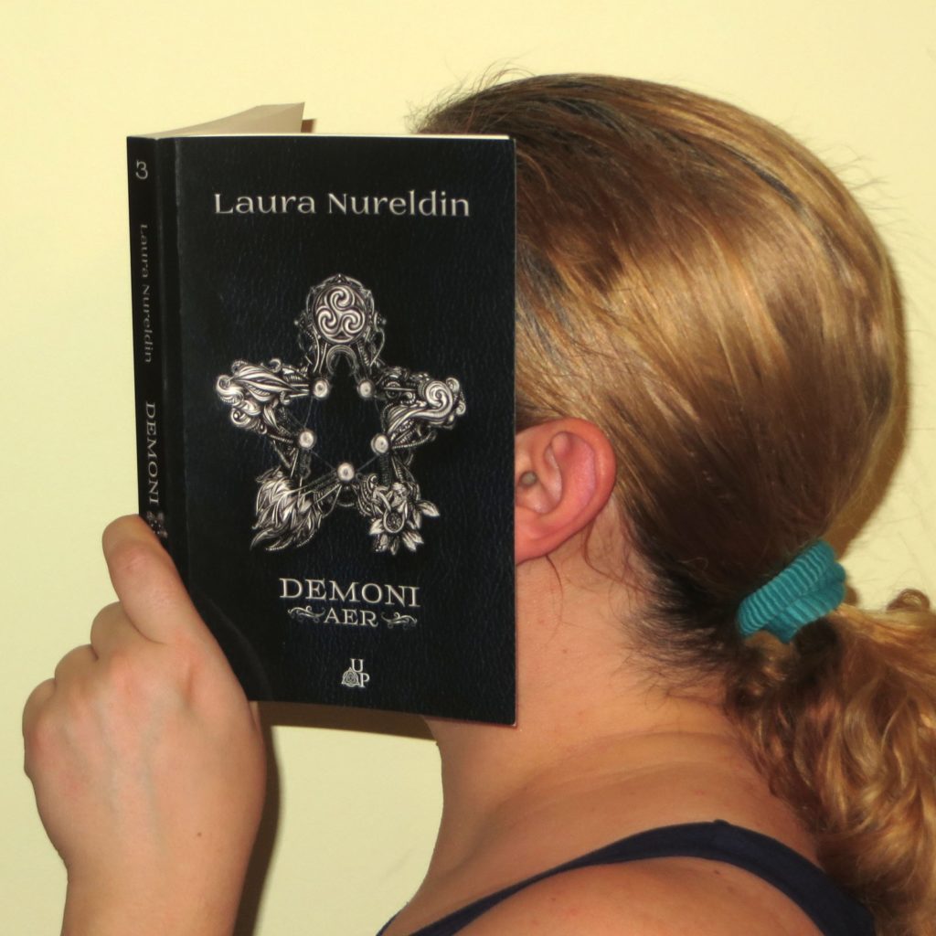 Laura Nureldin - Demoni - Aer